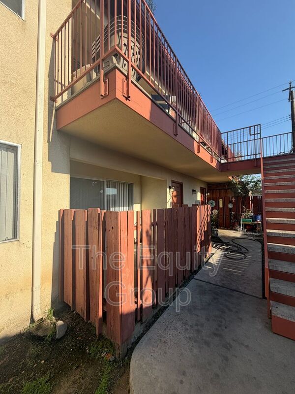 Photo - 530 E Myrtle Ave