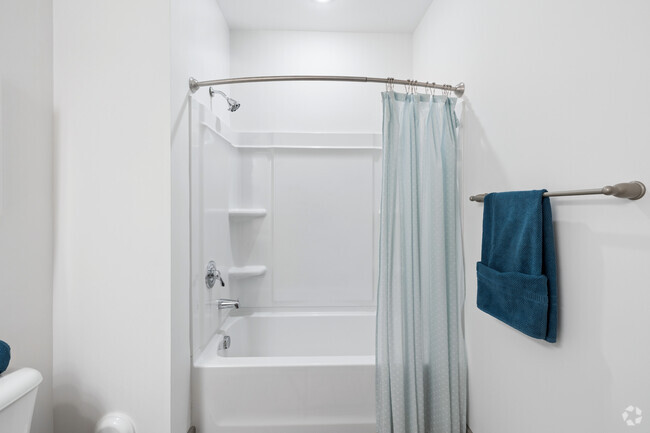 2A-R 2BR, 2BA - 1,044SF - Second Bathroom