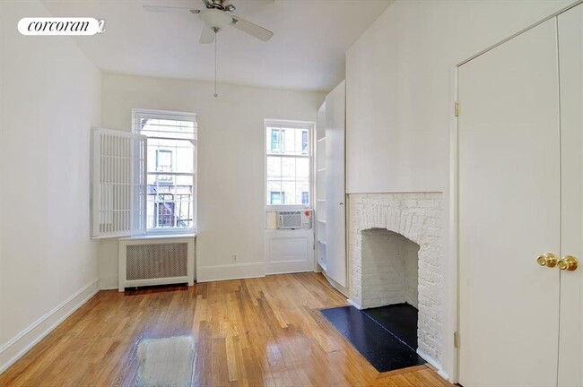 Building Photo - 212 W 16th St Rental