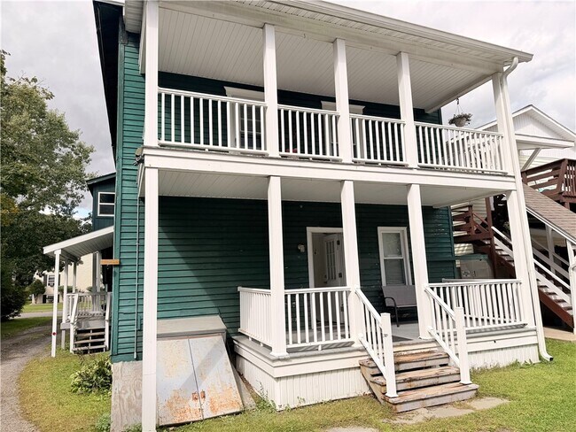 119 River St