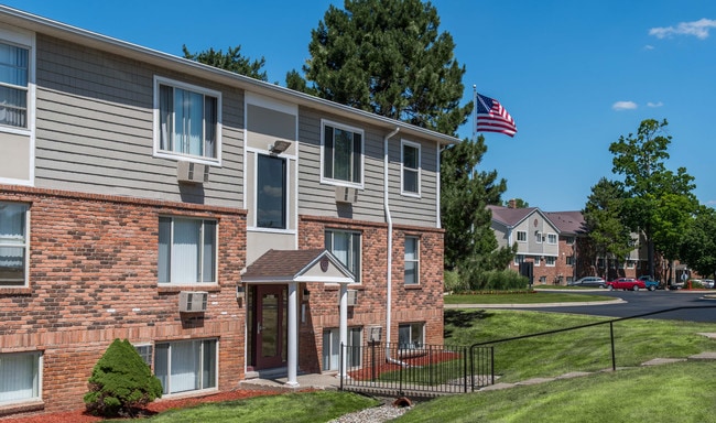 Evergreen Apartment Homes - Evergreen