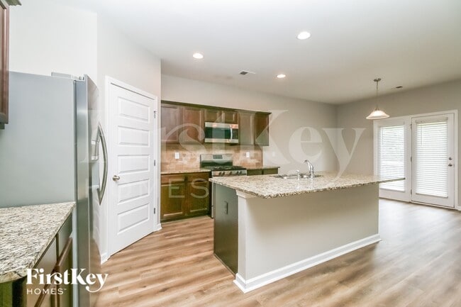 Photo - 2057 Massey Ln