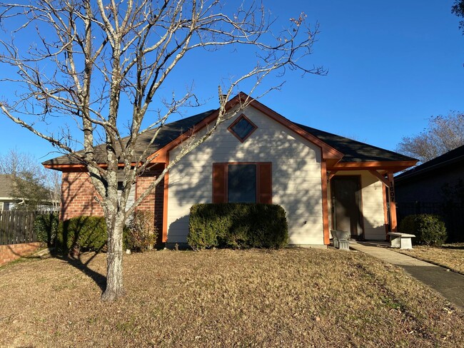 Building Photo - 1607 Salisbury Pl