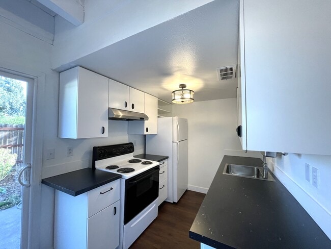 Photo - 1393 Nord Ave