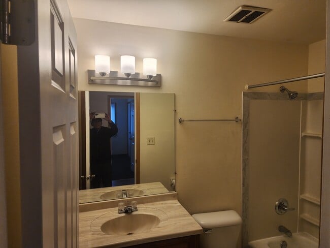 Photo - 2012 MacArthur Rd