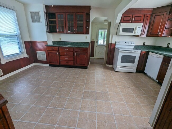 Photo - Spacious 3 Bedroom House Available Now!