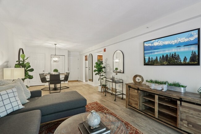 Building Photo - Heritage at the River