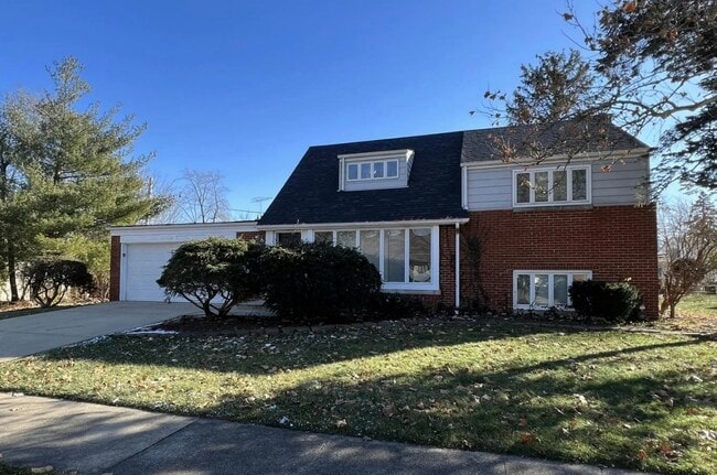 Building Photo - 18453 Clyde Rd