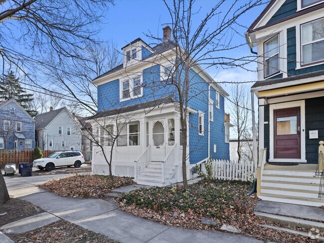 Building Photo - 1613 E Hartford Ave Rental