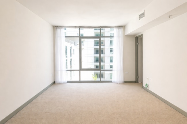 Photo - 425 W Beech St