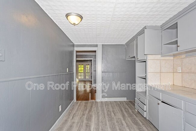 Photo - 3223 E 8th St