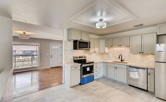 8383 Navajo St