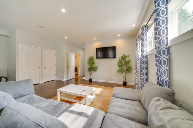 Building Photo - 16208 47th Ave S