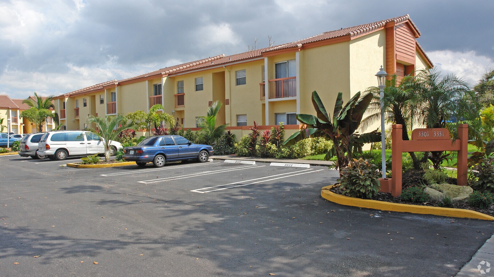 Mi Casa Apartments - Mi Casa Apartments