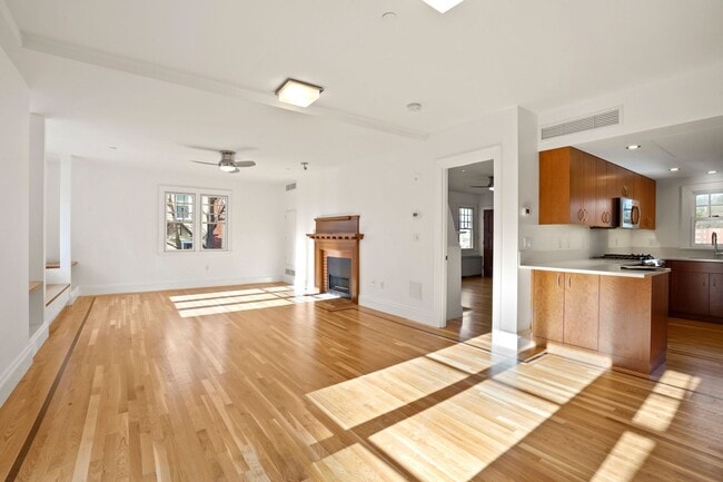 Building Photo - 165 Winthrop Rd Unit D