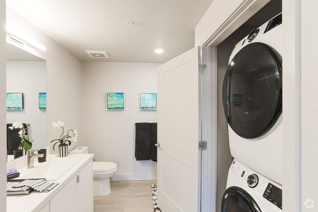 1BR, !BA - 662 SF