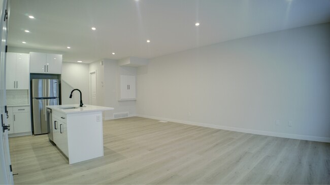 Photo - 10240-10157 157 St NW Unit MAIN 10242