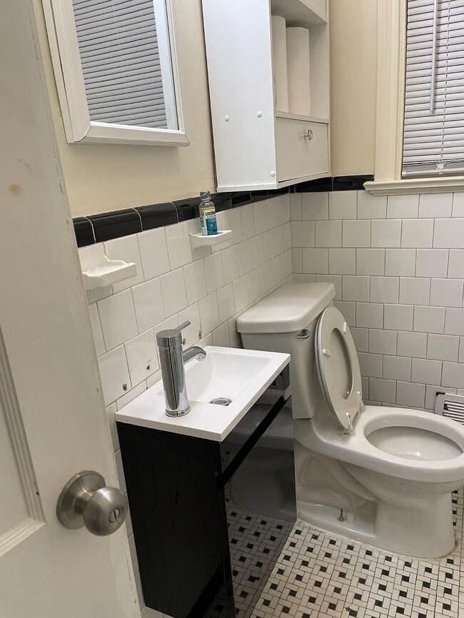 1503 Westbury Dr - Furnished House