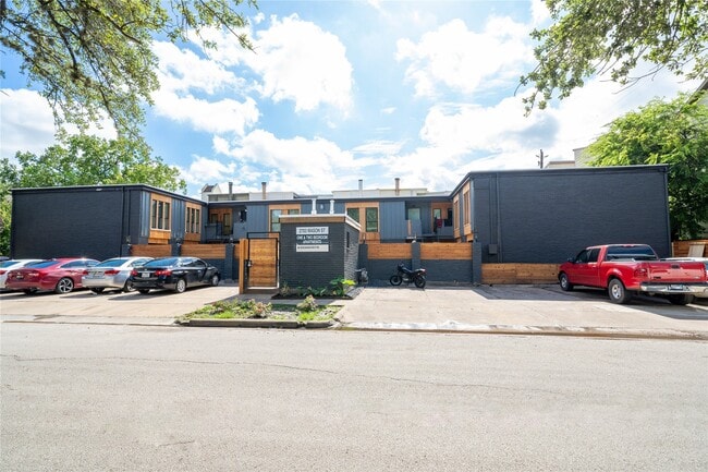 Building Photo - 2703 Mason St Unit 1BD