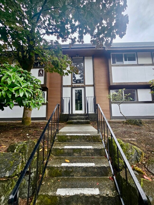 Building Photo - 7317 224th St SW Unit A8