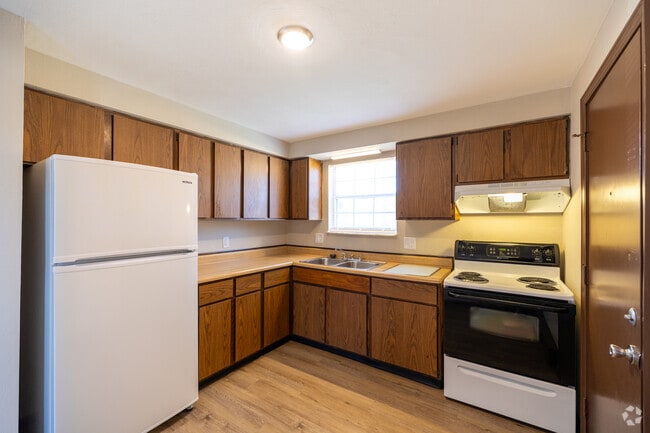 2 BR, 1,5 BA - 1035 SF - Townhouse - 1290 Sanlor Avenue