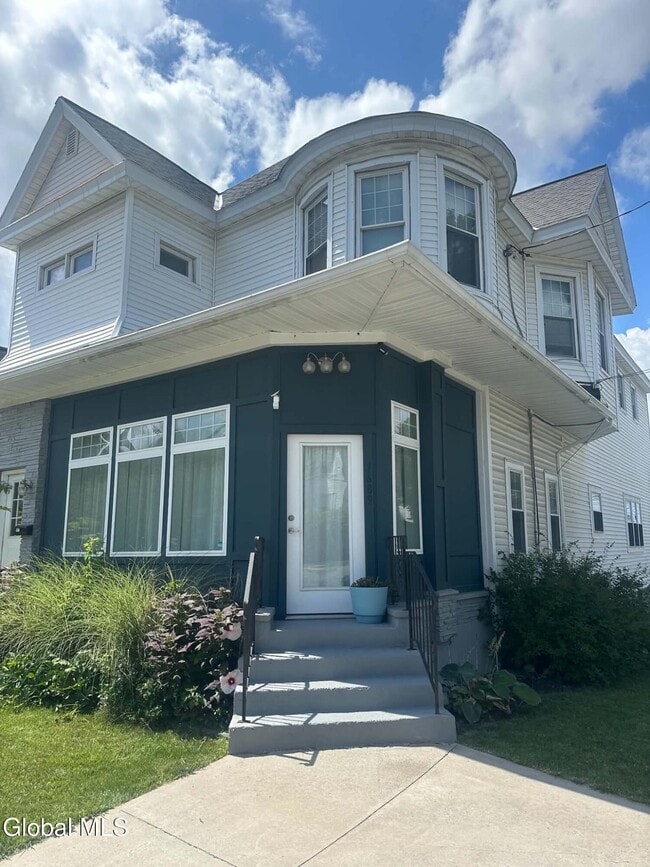Building Photo - 1689 Avenue A Unit front