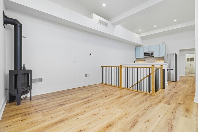 Photo - 3531 Claremont St