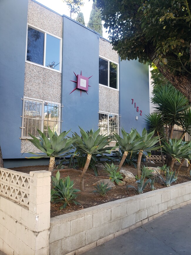 Photo - 7162 Hawthorn Ave