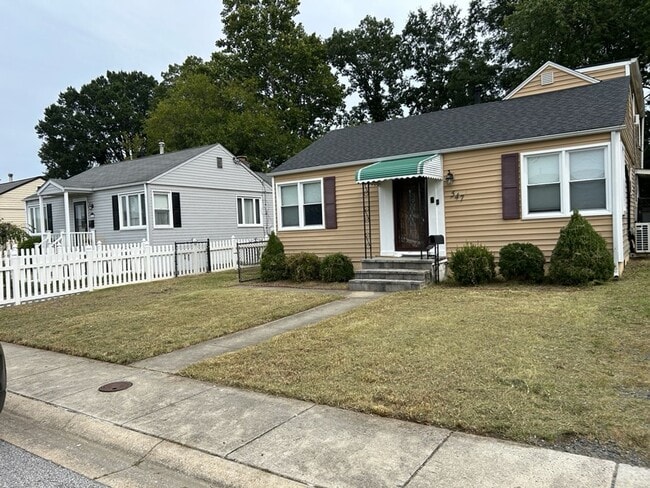 Photo - !! $500 OFF 2nds  MONTH'S RENT!!! Charming 3BR 2BA Home w/ Updated Kitchen + Large Front and Back...