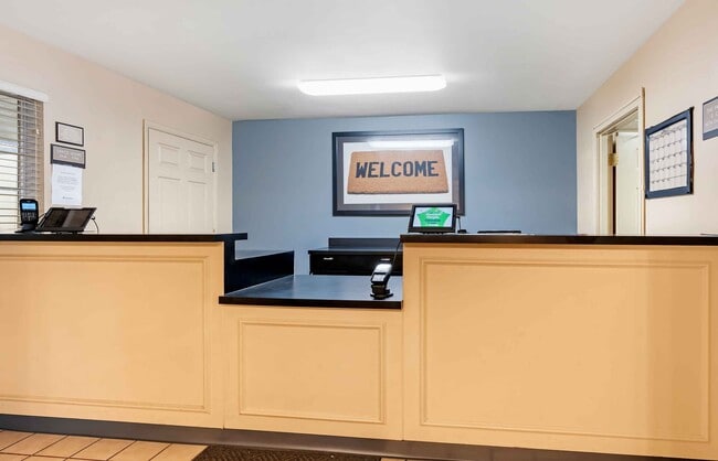 Furnished Studio-Cincinnati - Blue Ash -Reed Hartman
