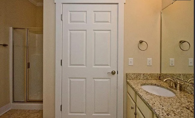 Photo - Townhouse walking distance to Black Mountain available now!