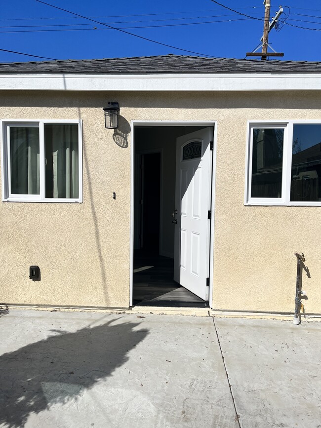 Photo - 3457 S Cloverdale Ave