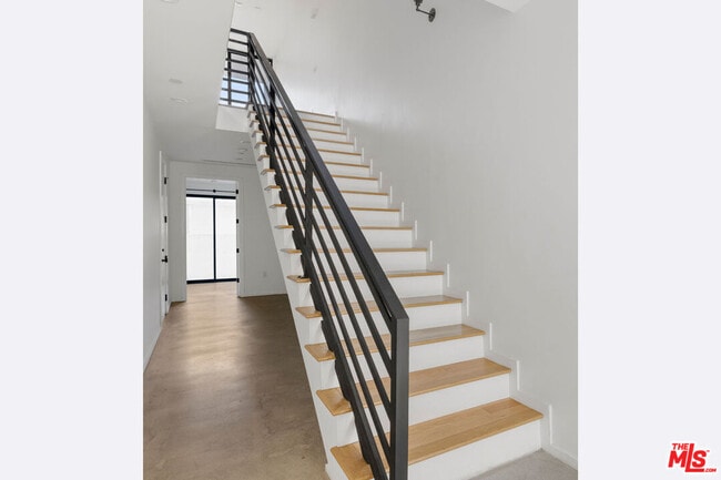 Photo - 1409 Roca Ln