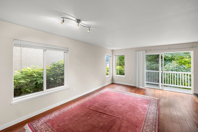 Building Photo - 3043 14th Ave W Unit #A