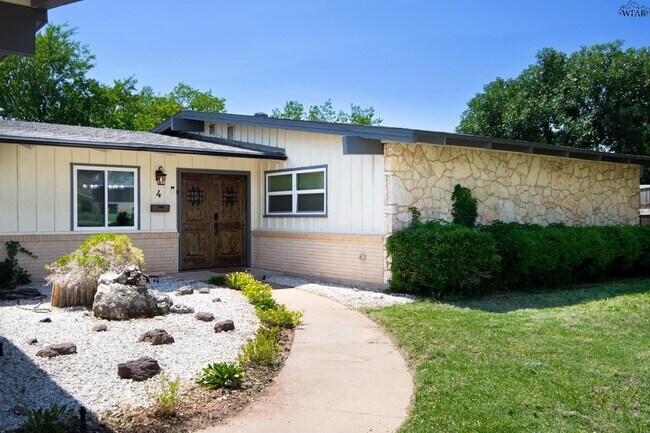 4 Rockcliff Cir