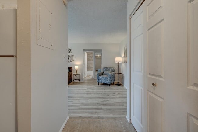 Building Photo - 4460 S Poplar St Unit 208C