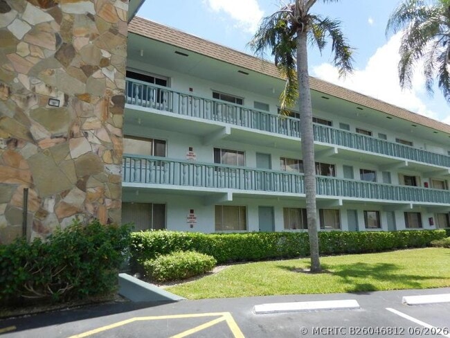 Building Photo - 2000 Springdale Blvd Unit 203