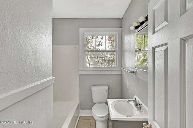 Photo - 1431 W 26th St