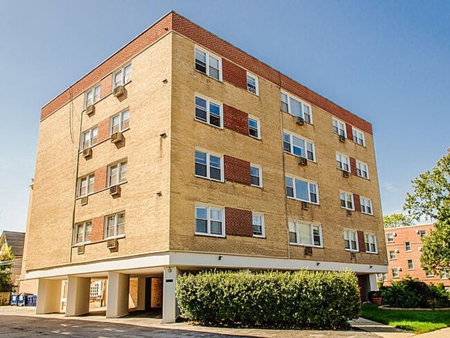Fully Updated 2 Bed, 2 Bath Residence - Fully Updated 2 Bed, 2 Bath Residence House