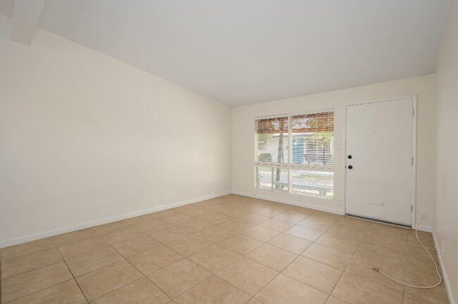 Photo - 1809 E Colter St Unidad 1809