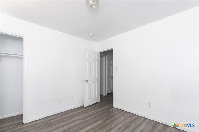Building Photo - 4207 Primrose Dr Unit D Rental