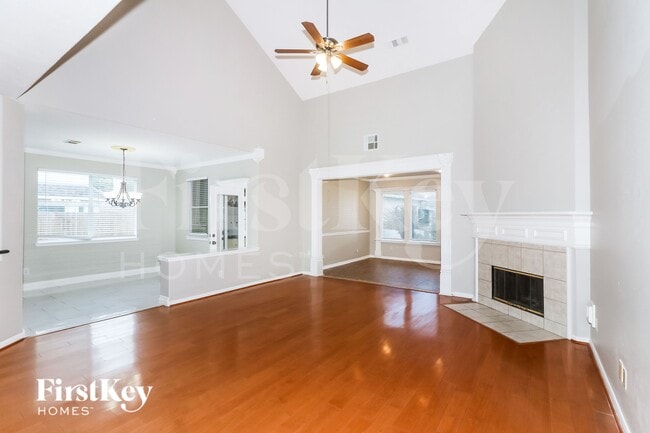 Photo - 902 Rock Springs Dr