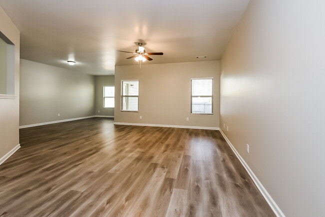 Photo - 3517 Mica Cir SE