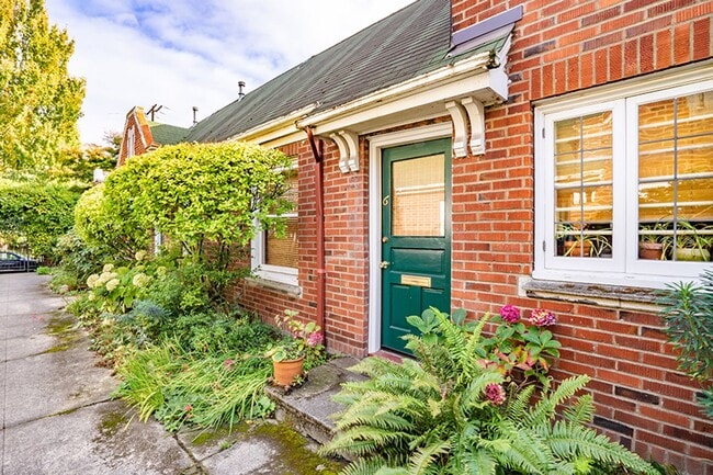 Photo - Broadway Court