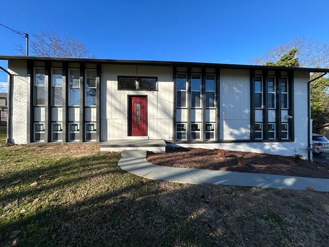 Building Photo - 244 Newport Rd