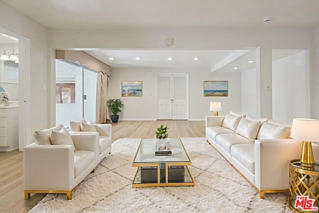 Photo - 5667 Heatherdale Dr