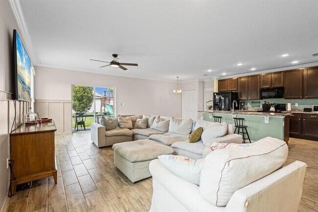 Photo - 338 Pinecrest Loop