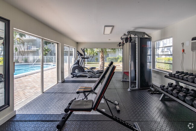 Luna At Hollywood - Fitness Room - Luna At Hollywood