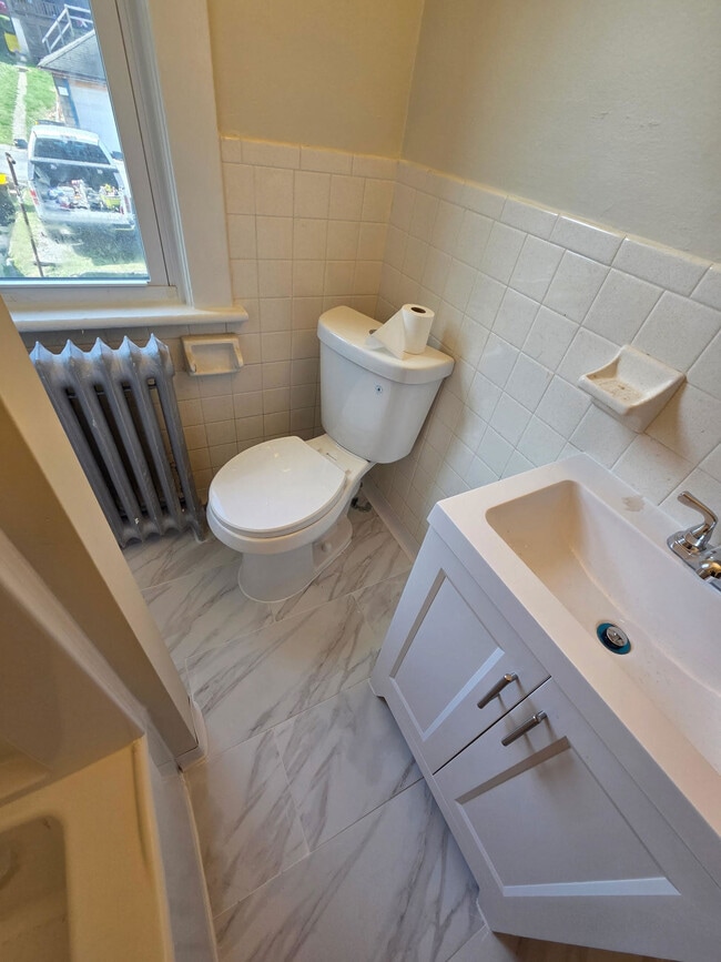 Photo - 550-548 Ferndale Ave