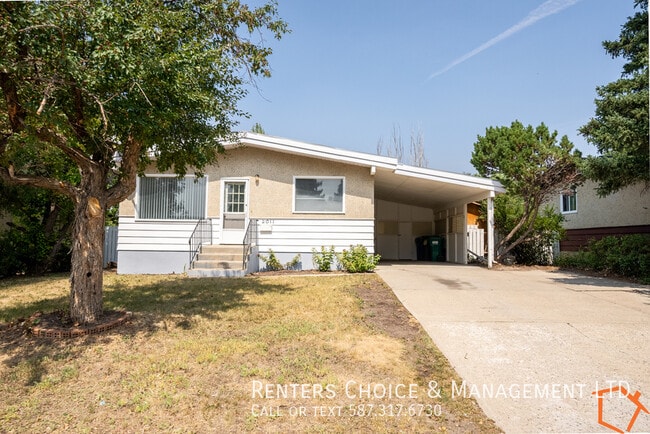 Building Photo - Nicely Updated Basement Suite with Private...